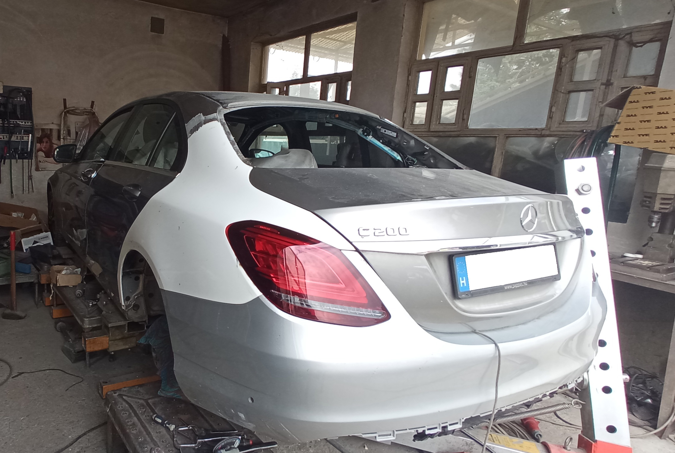 karosszéria javítás huzatópadon